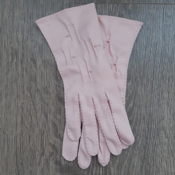 Vintage gloves from the 50s + 60s. 3 white and 1 pink. Beautiful details. - Picture 4 of 10